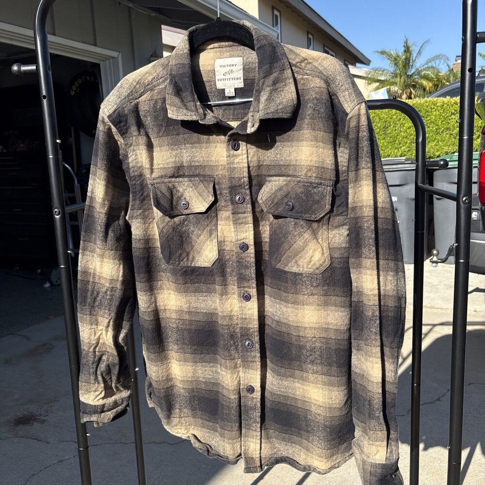 Victory outfitters men’s size large flannel